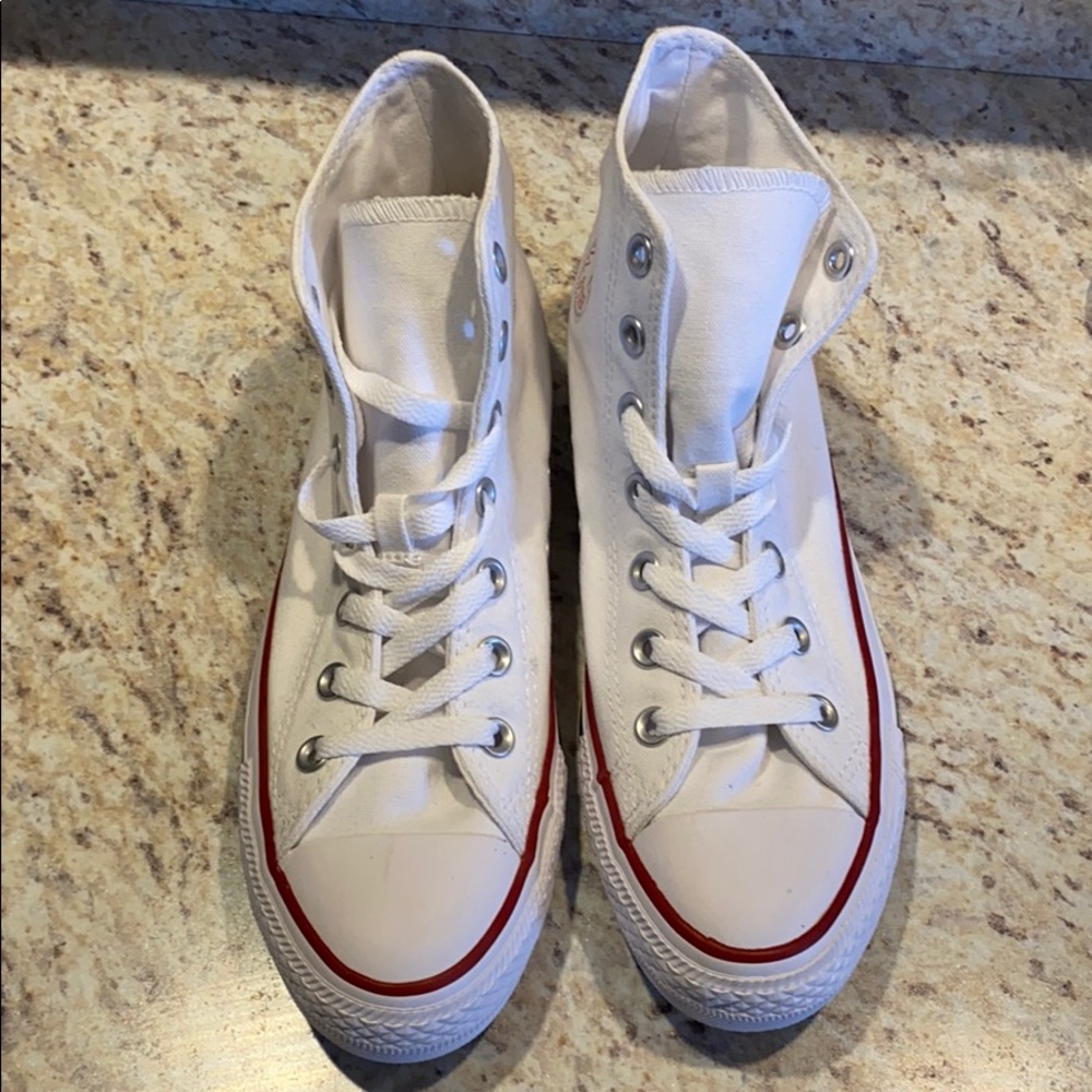 High top converse NEVER WORN. SIZE 8
